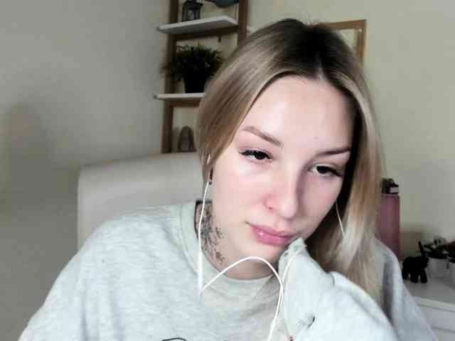 AngelaLux webcam