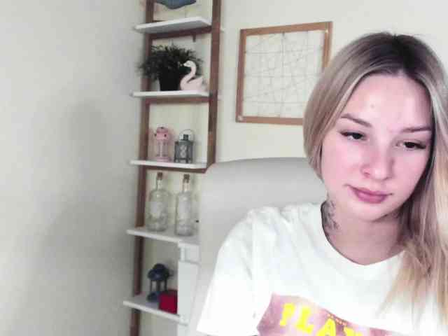 AngelaLux webcam