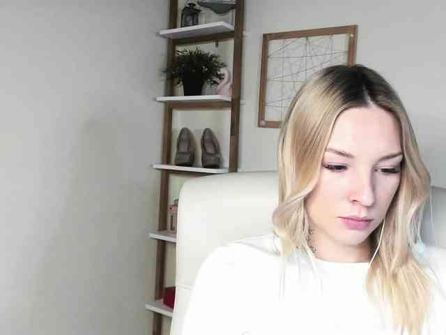 AngelaLux webcam