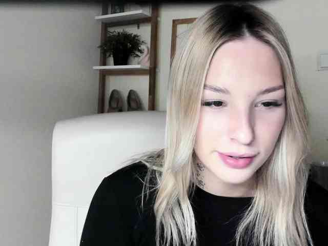 AngelaLux webcam