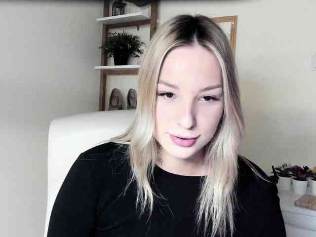 AngelaLux webcam