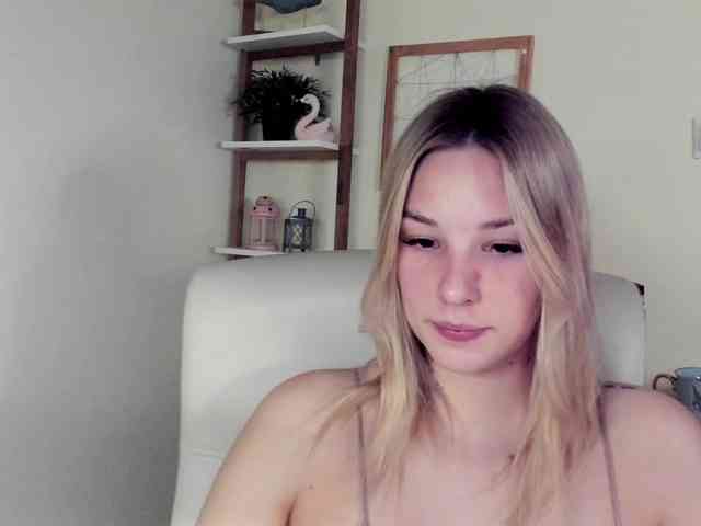 AngelaLux webcam