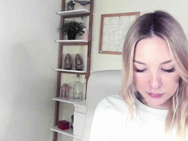 AngelaLux webcam