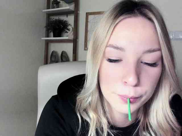 AngelaLux webcam