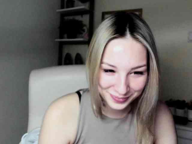 AngelaLux webcam