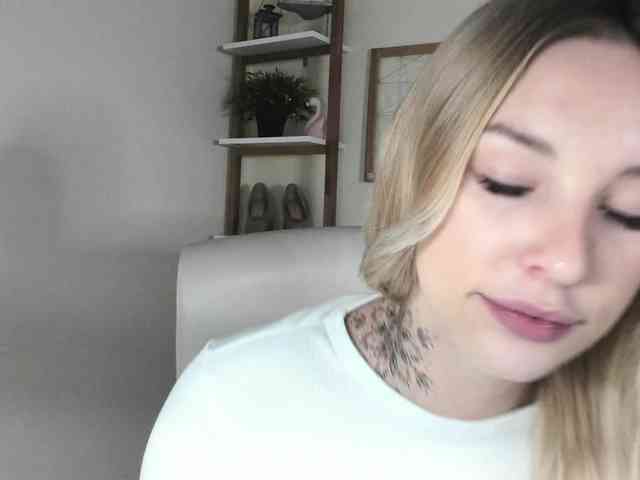 AngelaLux webcam