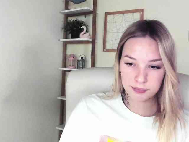 AngelaLux webcam