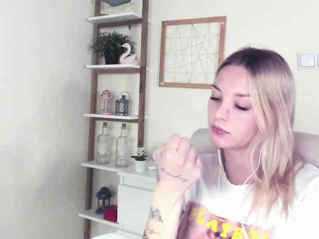 AngelaLux webcam