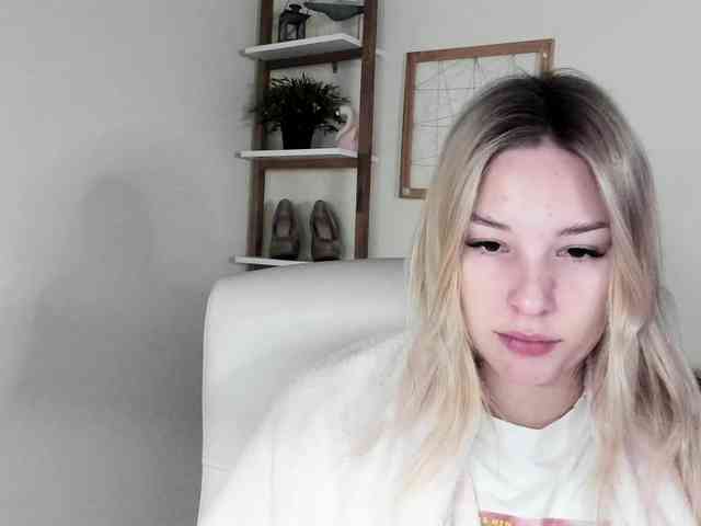 AngelaLux webcam