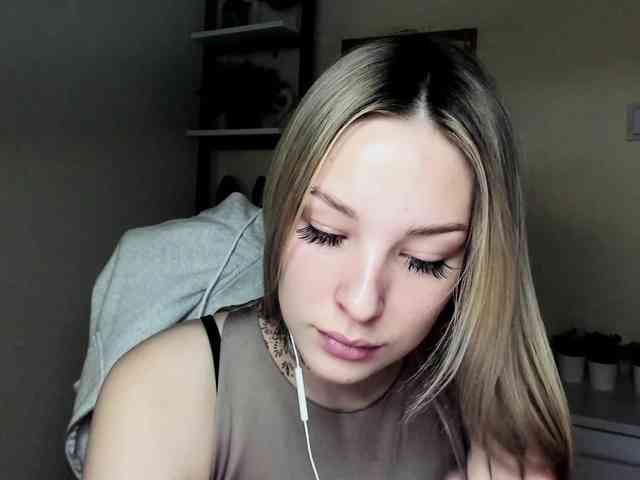 AngelaLux webcam