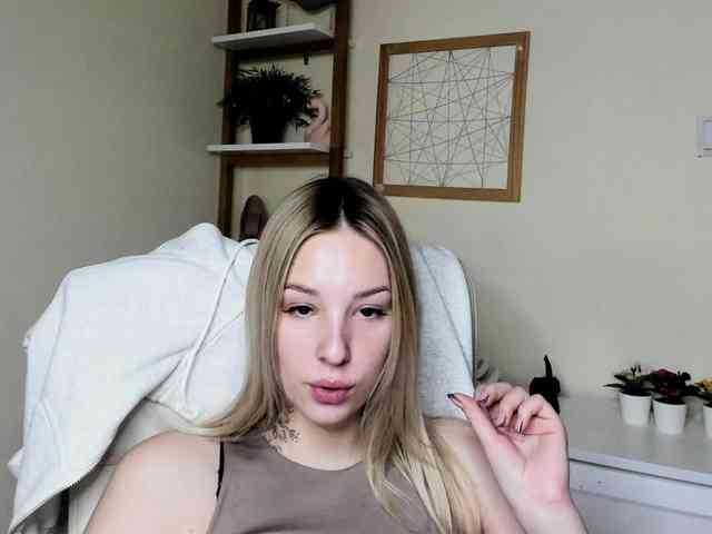 AngelaLux webcam