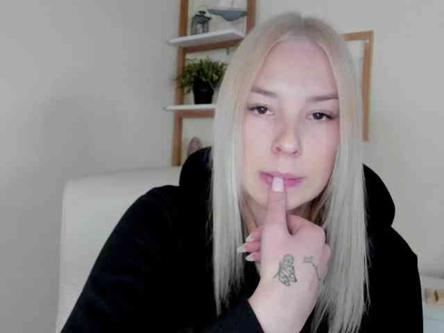AngelaLux webcam