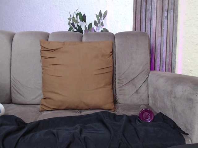 sluttyysucker's BongaCams show and profile