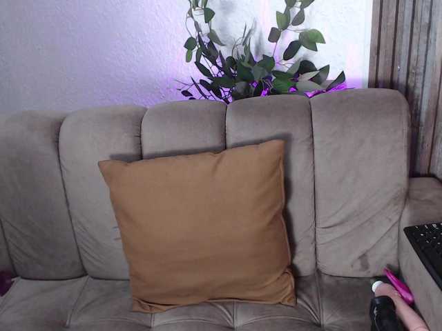 sluttyysucker's BongaCams show and profile