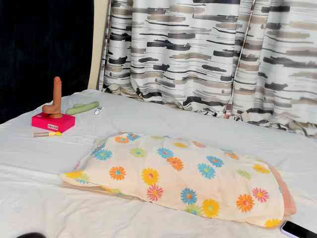 Gorgeous-Black-Beauty webcam