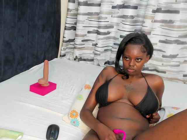 Gorgeous-Black-Beauty webcam