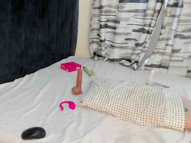 Gorgeous-Black-Beauty webcam