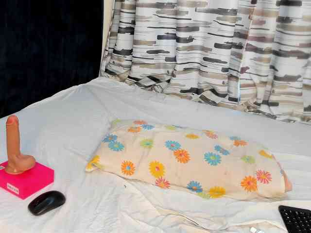 Gorgeous-Black-Beauty webcam