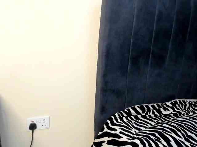 Gorgeous-Black-Beauty webcam