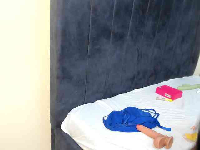 Gorgeous-Black-Beauty webcam