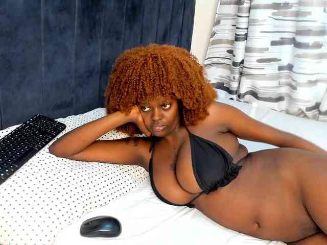 Gorgeous-Black-Beauty webcam