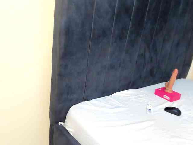 Gorgeous-Black-Beauty webcam