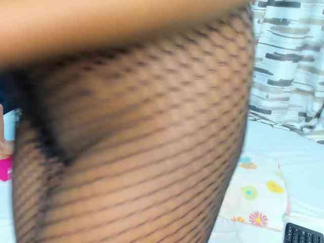 Gorgeous-Black-Beauty webcam