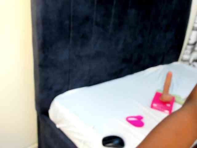 Gorgeous-Black-B... Live Webcam on BongaCams