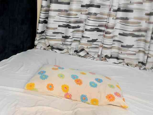 Gorgeous-Black-Beauty webcam