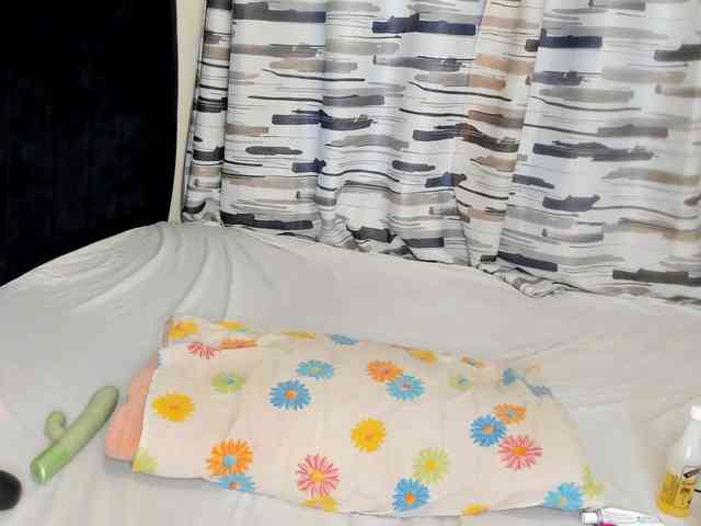 Gorgeous-Black-Beauty webcam