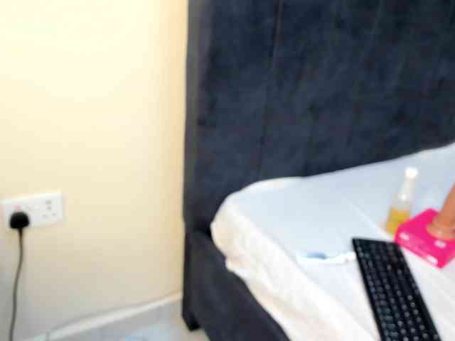 Gorgeous-Black-Beauty webcam