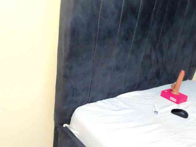 Gorgeous-Black-Beauty webcam