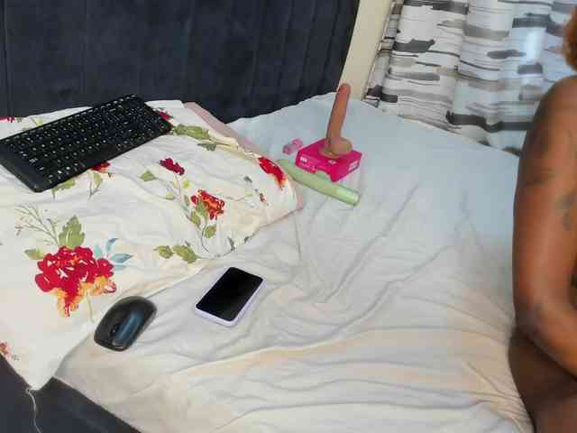 Gorgeous-Black-Beauty webcam