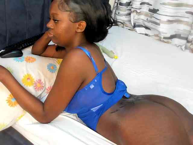 Gorgeous-Black-Beauty webcam