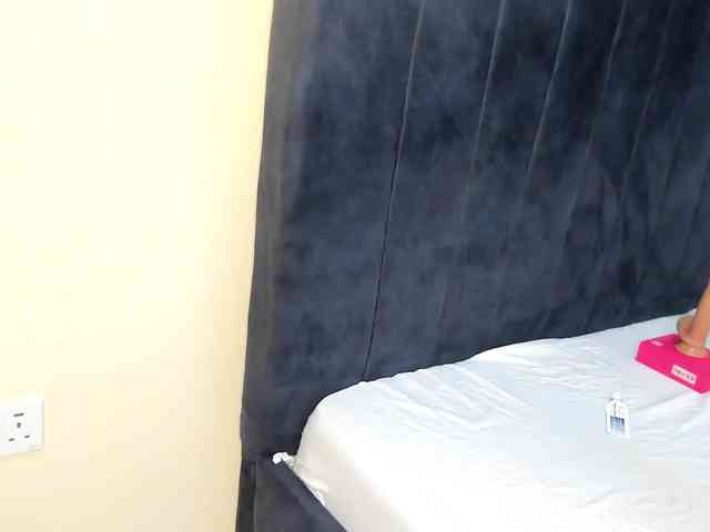 Gorgeous-Black-Beauty webcam