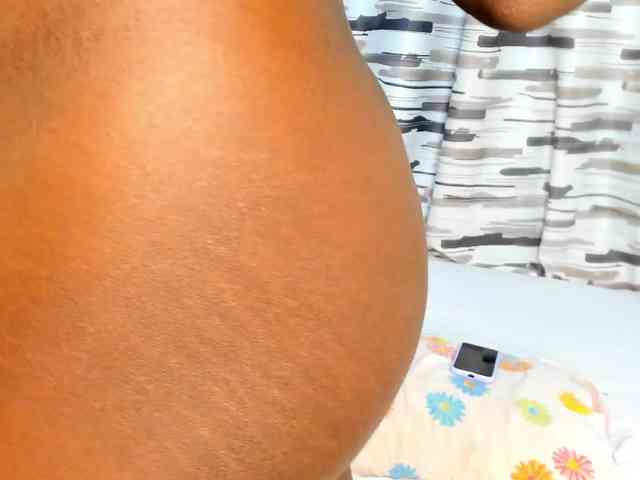 Gorgeous-Black-Beauty webcam