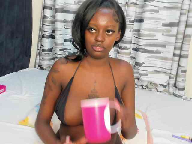 Gorgeous-Black-Beauty webcam