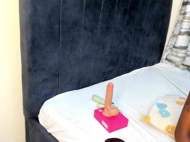 Gorgeous-Black-Beauty webcam