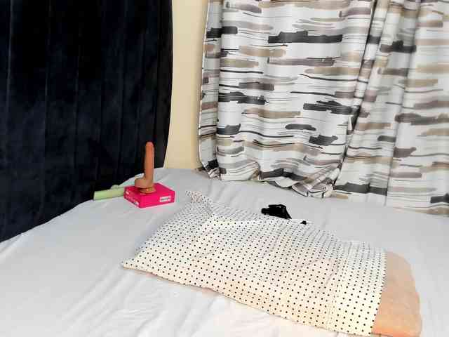 Gorgeous-Black-Beauty webcam