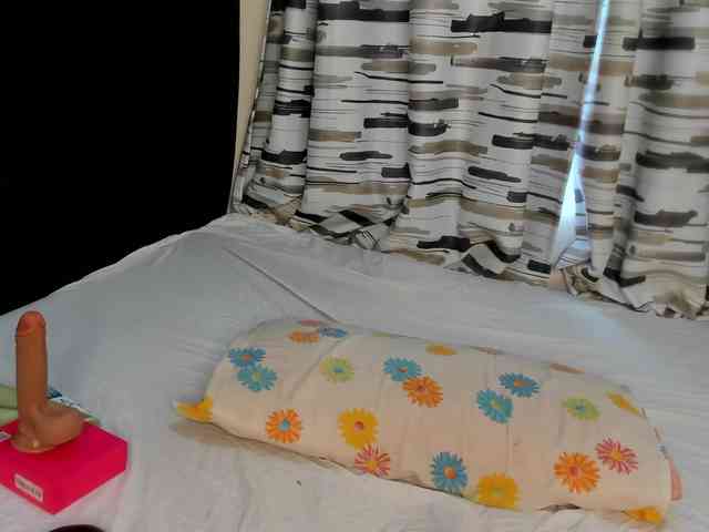 Gorgeous-Black-Beauty webcam