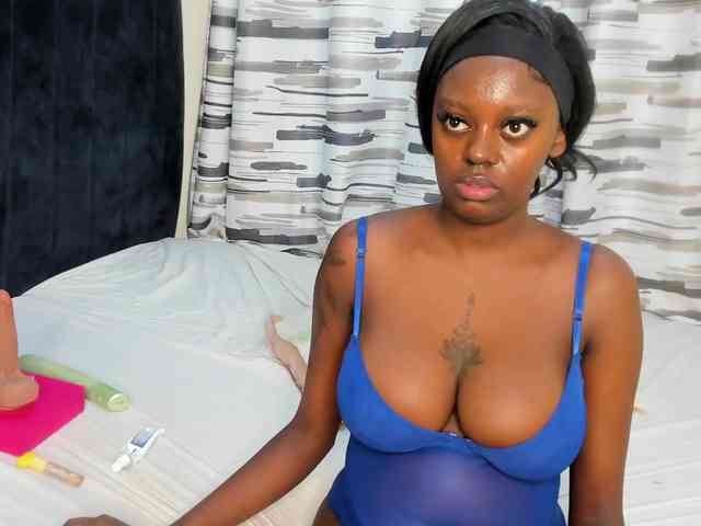 Gorgeous-Black-Beauty webcam