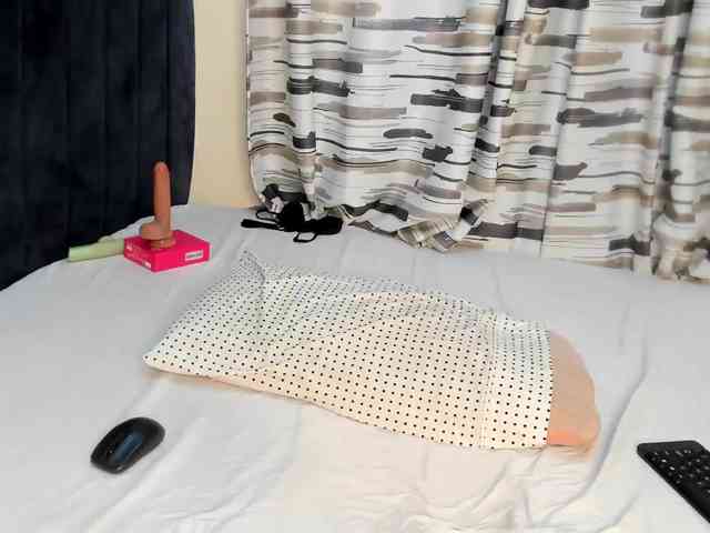 Gorgeous-Black-Beauty webcam