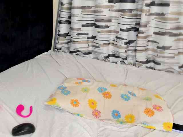 Gorgeous-Black-Beauty webcam