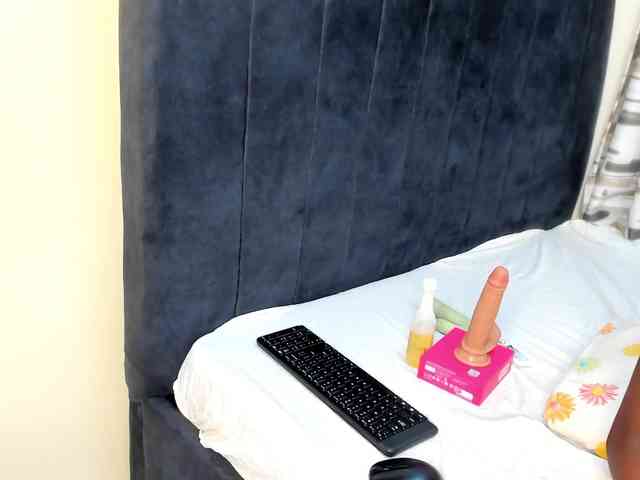 Gorgeous-Black-Beauty webcam