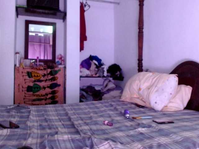 Cuddle-Cate's BongaCams show and profile