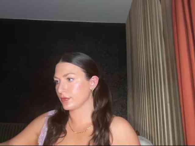 Unholyhollyxxxx webcam