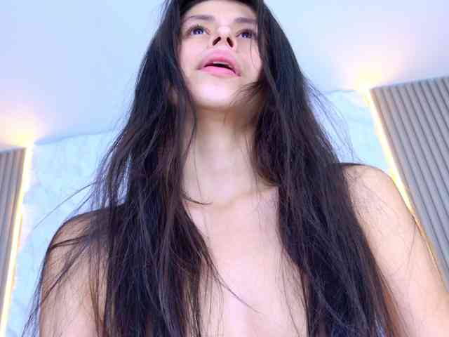 Sarah-Collins webcam