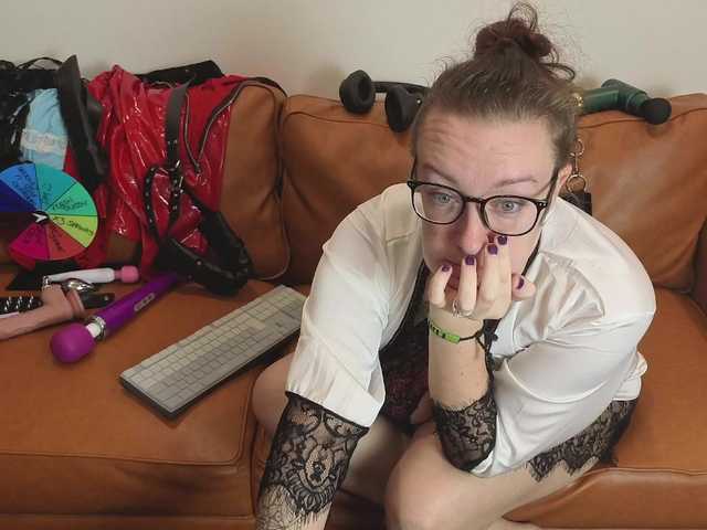 JadeStarUK's BongaCams show and profile