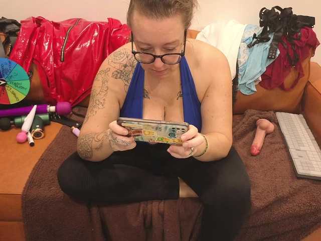 JadeStarUK's BongaCams show and profile