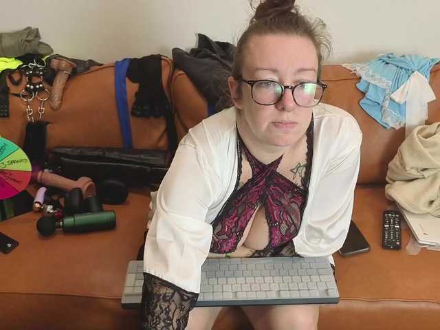 JadeStarUK's BongaCams show and profile